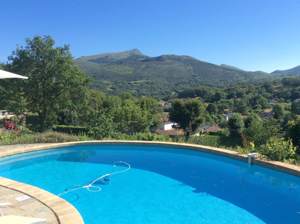 Guest House Maison Iratzean Ascain Exterior foto